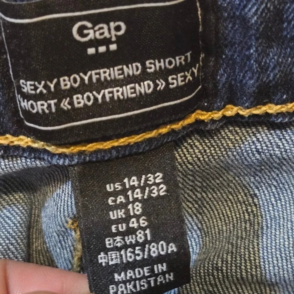 Gap Women Sexy Boyfriend Distressed Denim Shorts Blue Cuffed Size 14/32